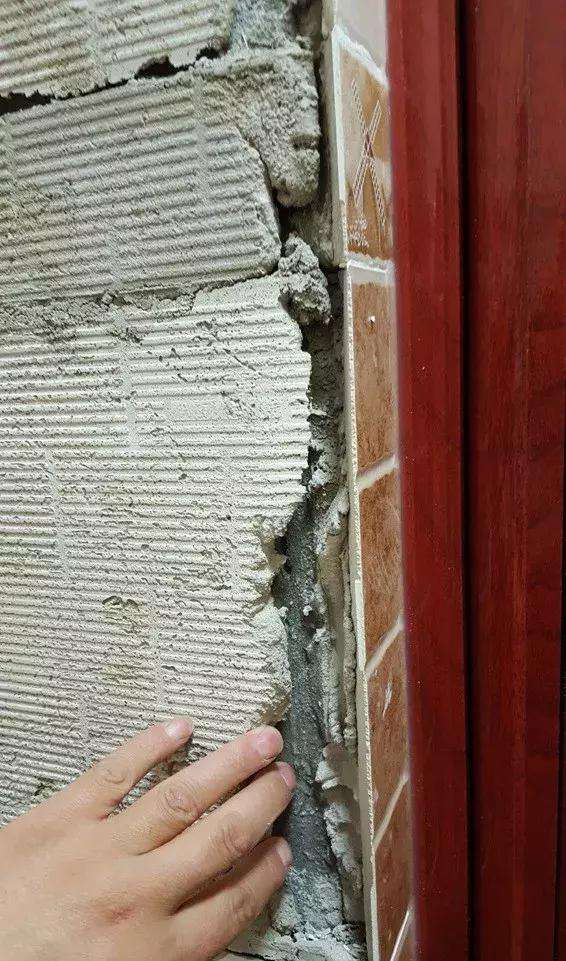 瓷砖空鼓打胶按斤收费180元合理吗为什么 瓷砖空鼓打胶按斤收费180元合理吗为什么