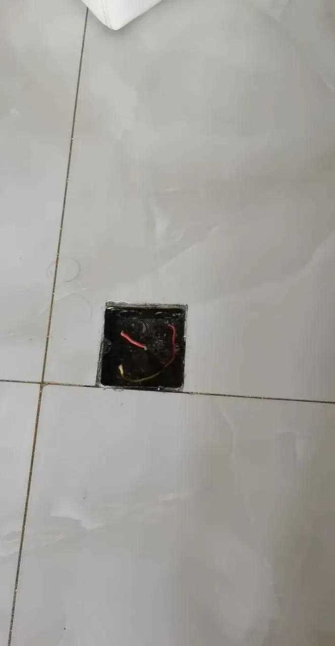 瓷砖上打错了洞怎么补(瓷砖上打错了洞怎么补救)